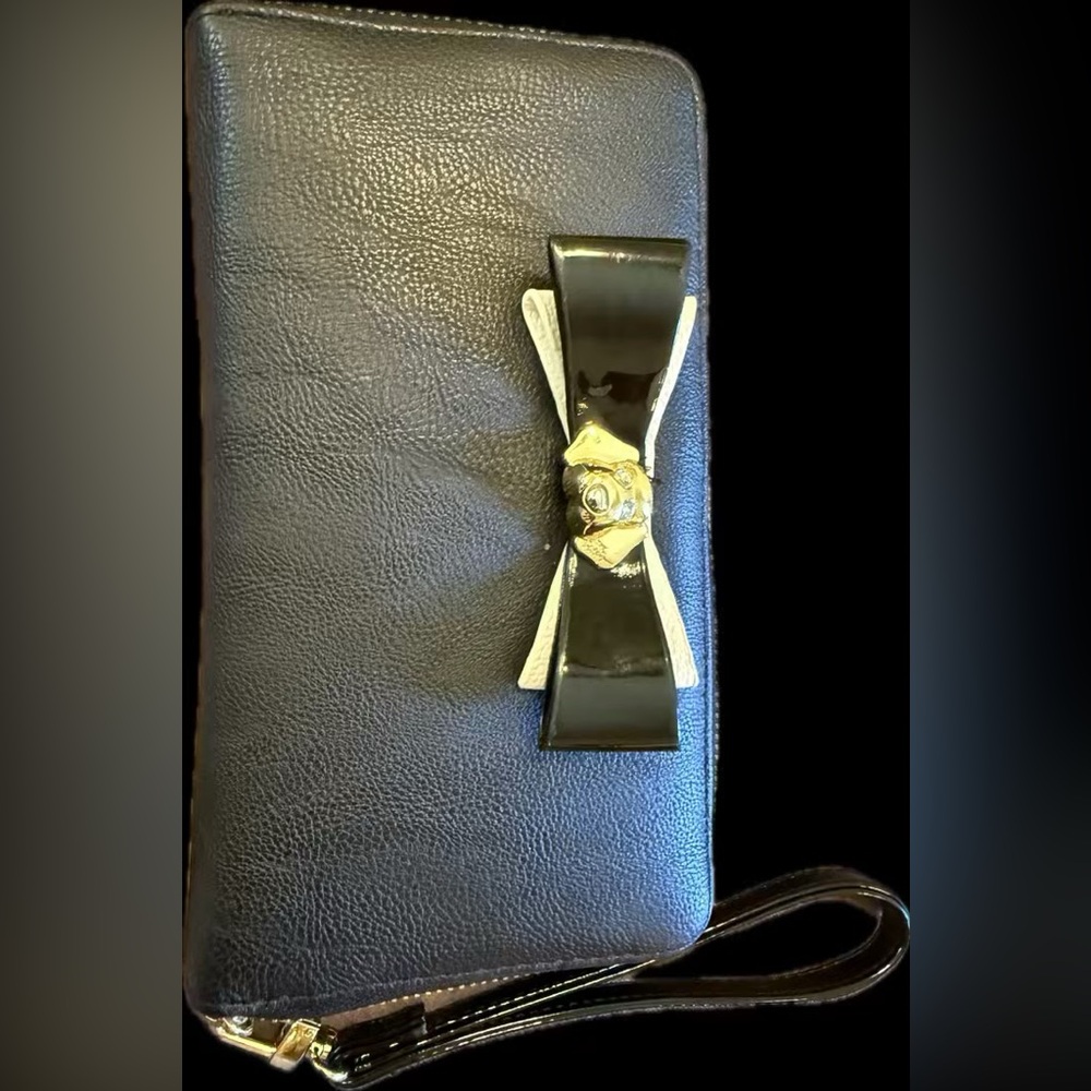 Betsy Johnson black faux leather women’s wallet 8.5”,5”